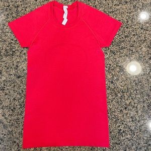 Lululemon tee “swiftly tech”